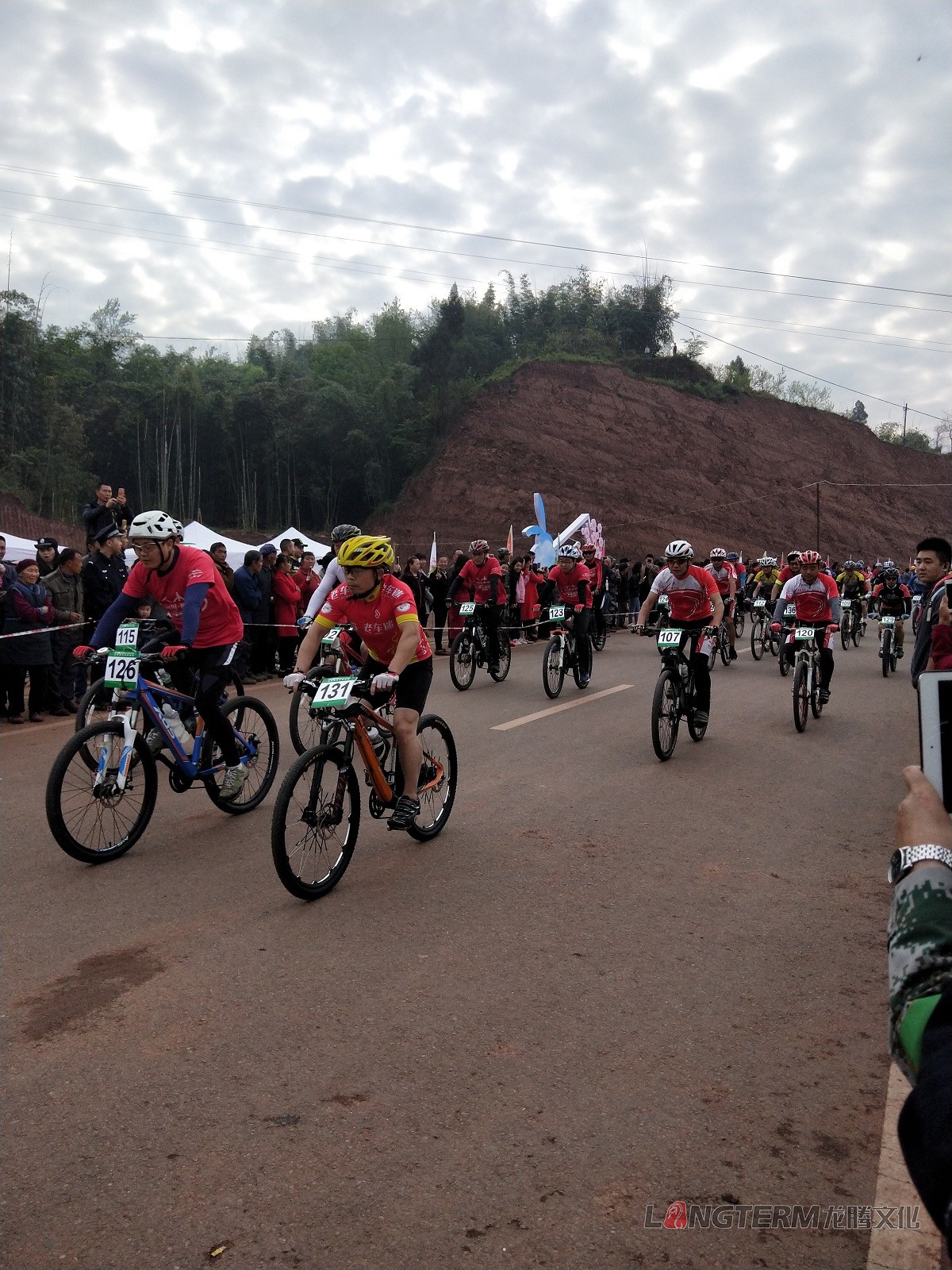 乡村公园山地自行车挑战赛